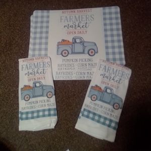 4 Plastic Placemats with 2 Hand Towels for Fall